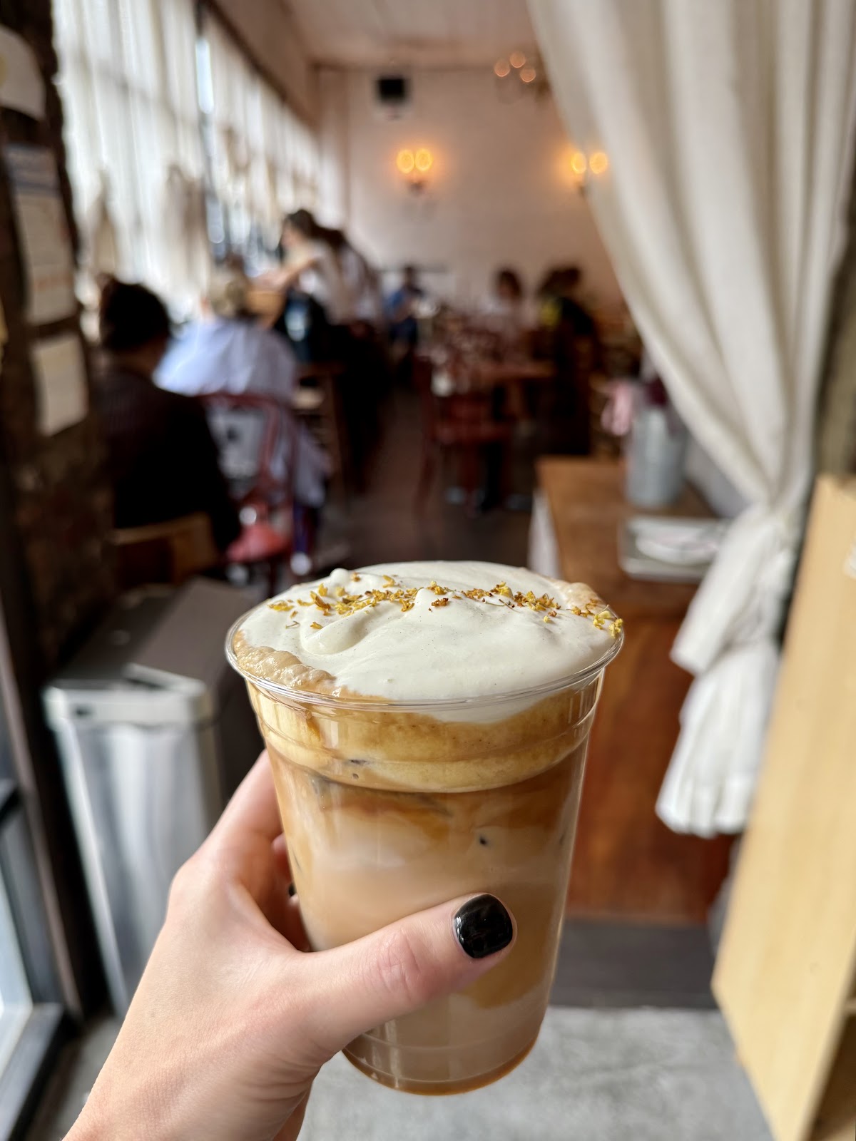 Dialogue Coffee & Flowers — café photo 3