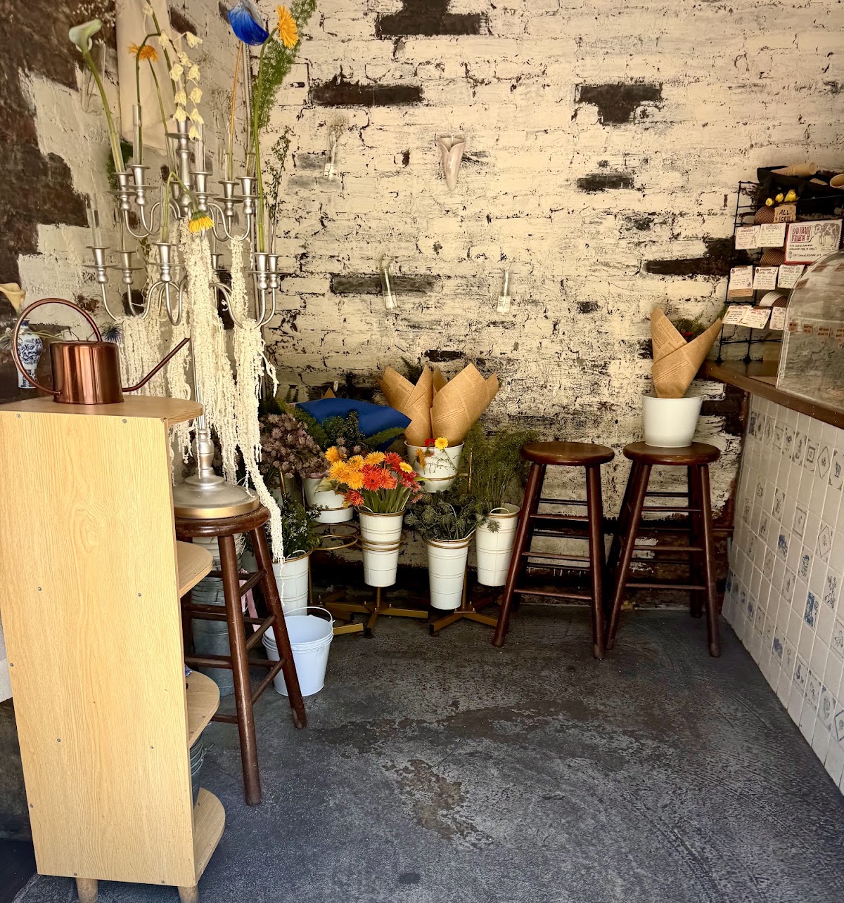 Dialogue Coffee & Flowers — café photo 6
