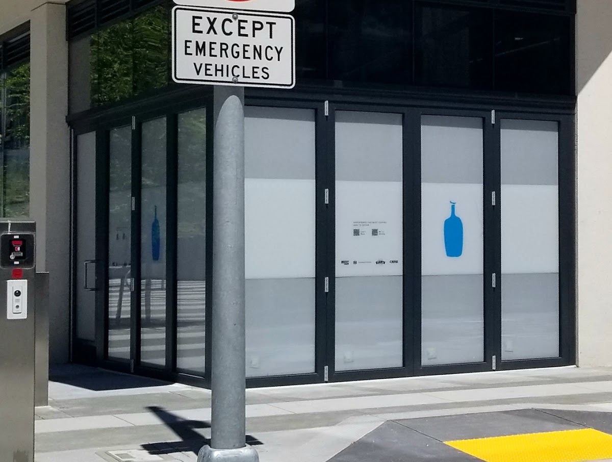 Blue Bottle Coffee CA 94158 — café photo 1