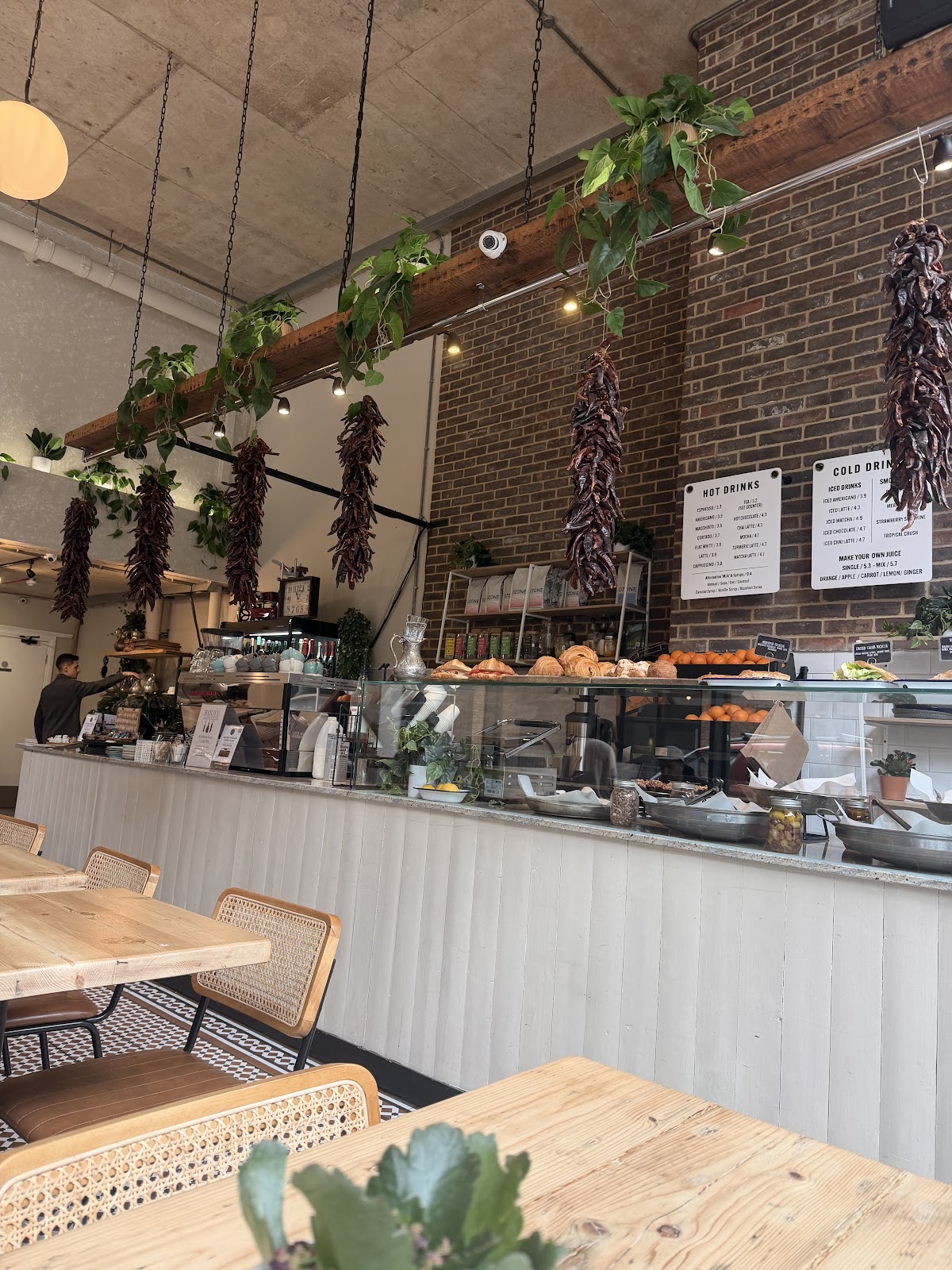 Cafe Route - Dalston — café photo 4