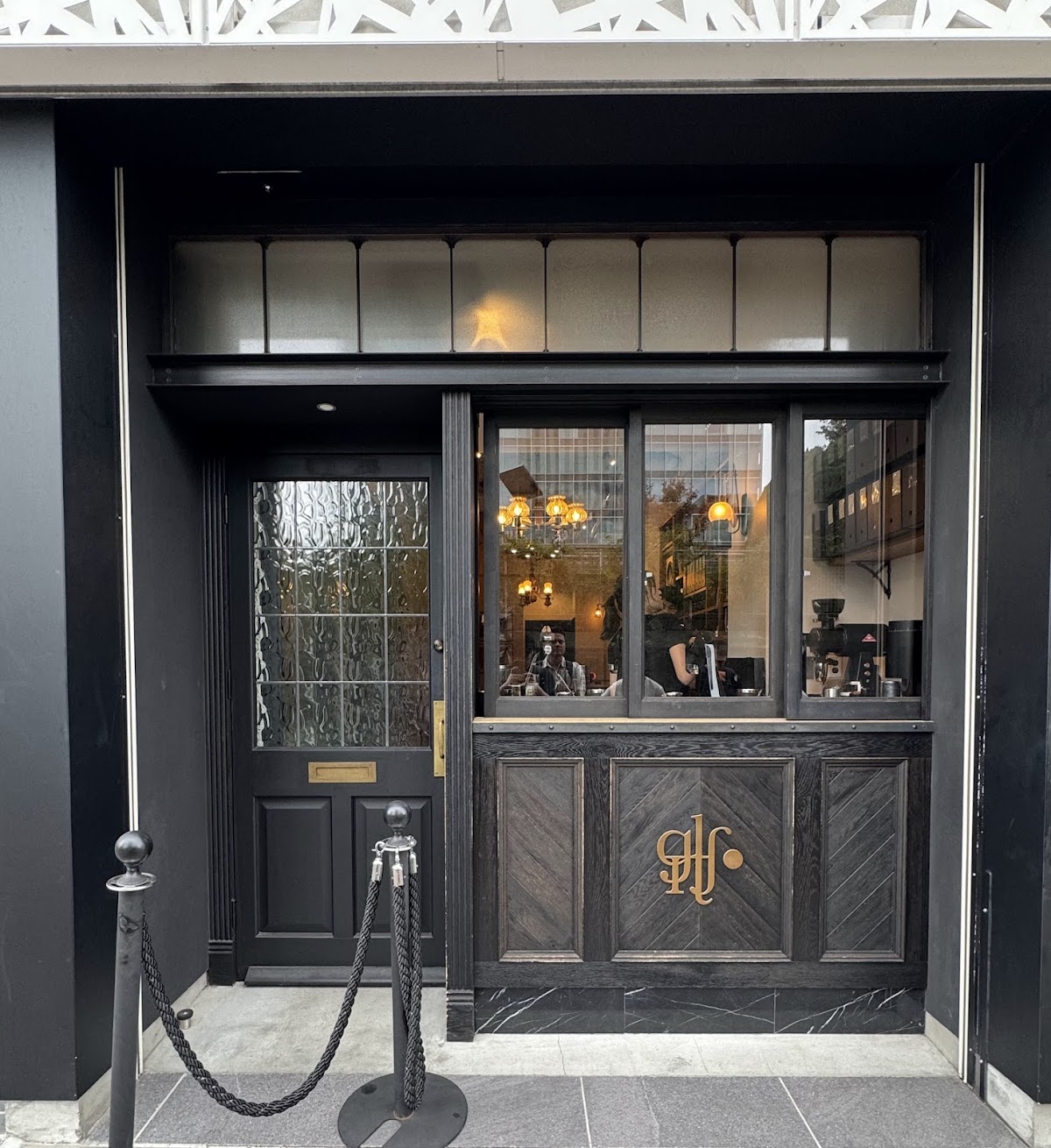 Glitch Coffee Roasters Ginza — café photo 5
