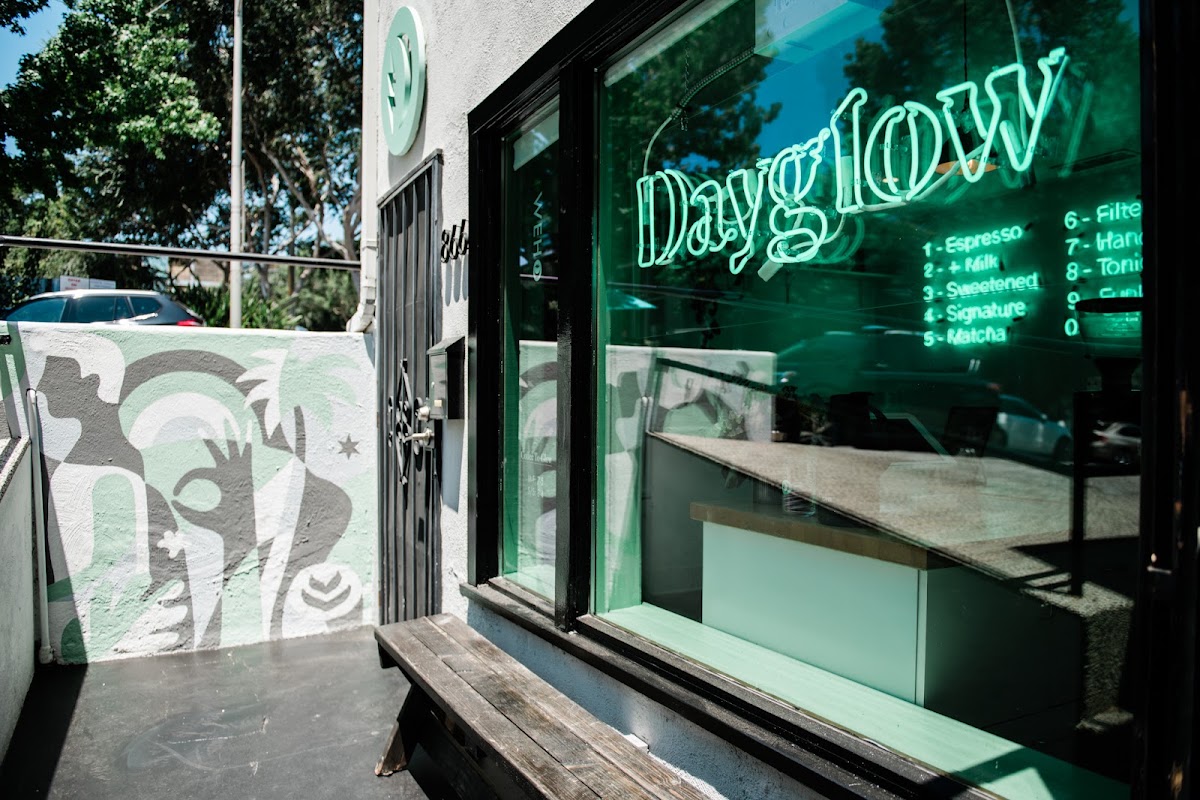 Dayglow — café photo 1