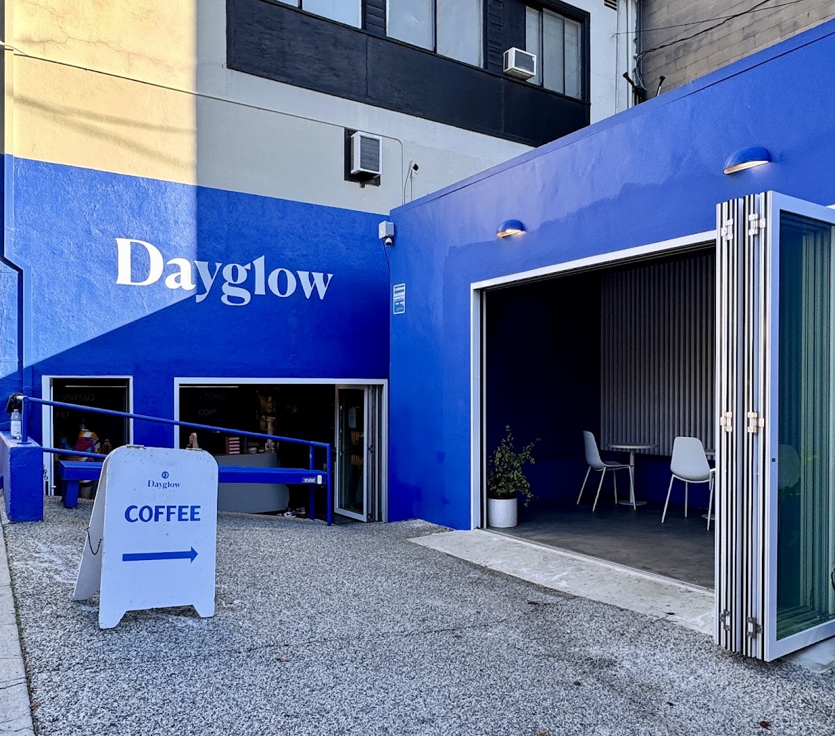 Dayglow — café photo 3