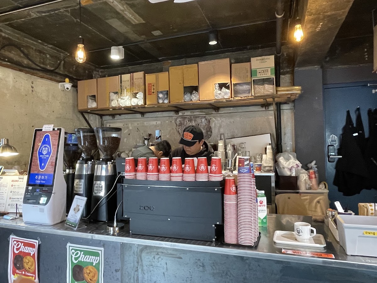 Mesh Coffee Itaewon — café photo 3
